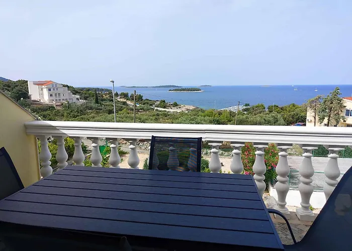 In - Sibenik Riviera 45749 * Primošten